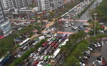 萍乡站前东路爆料新闻最新,多车连环相撞！现场情况紧急！